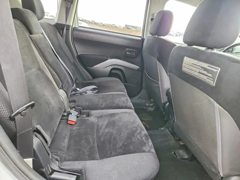 2011 MITSUBISHI OUTLANDER ES  