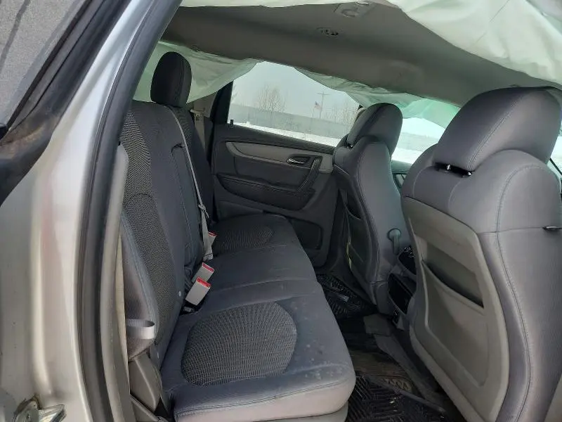 2014 CHEVROLET TRAVERSE LS  