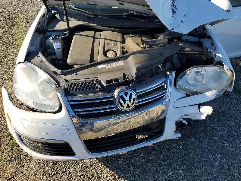 2010 VOLKSWAGEN JETTA SE  