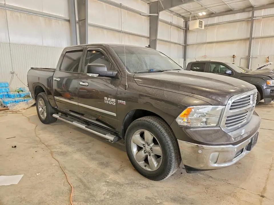 2016 RAM 1500 SLT  
