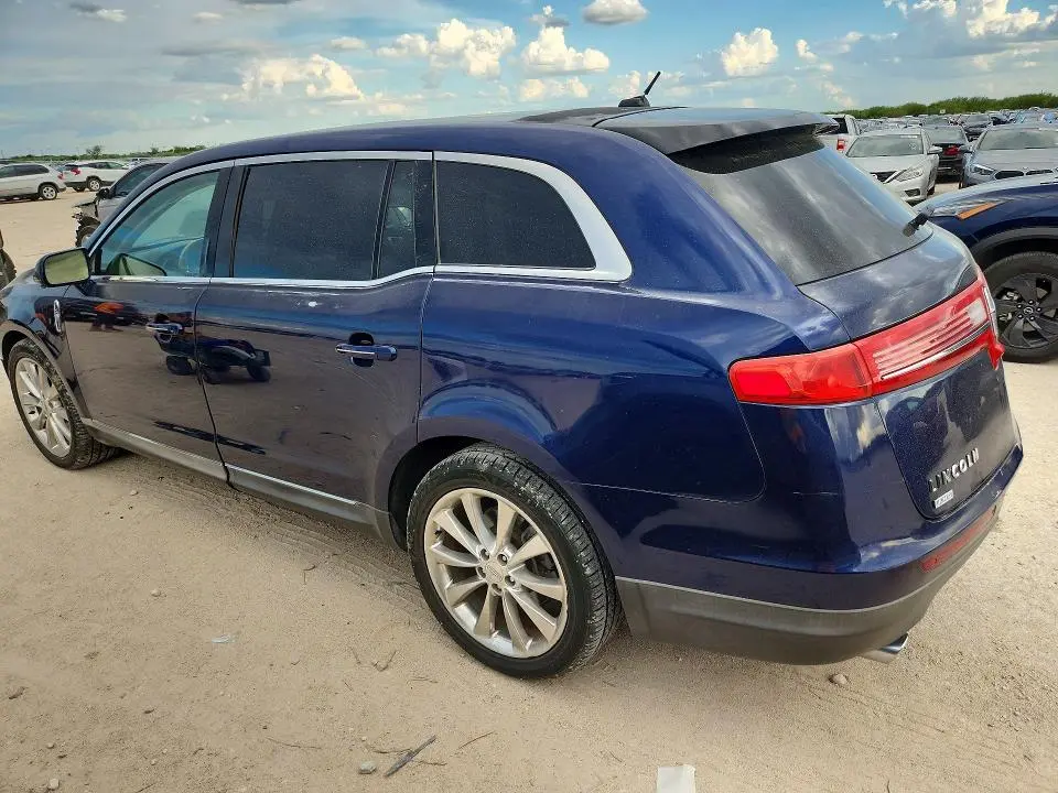 2011 LINCOLN MKT   