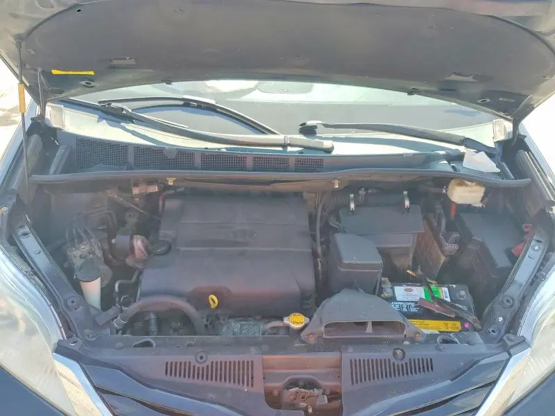 2015 TOYOTA SIENNA LE  