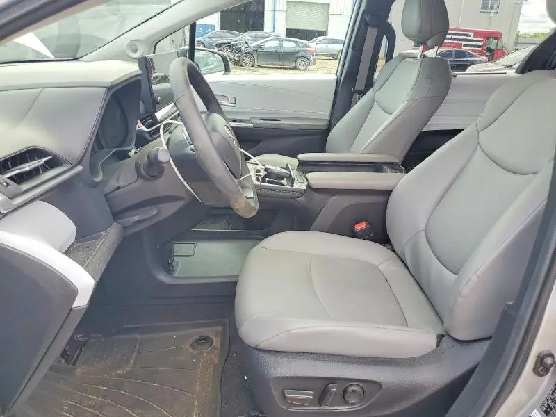 2025 TOYOTA SIENNA XLE 8-PASSENGER  