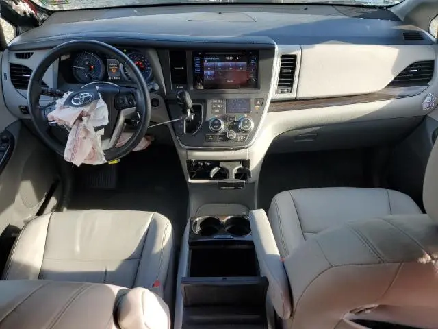 2017 TOYOTA SIENNA XLE  
