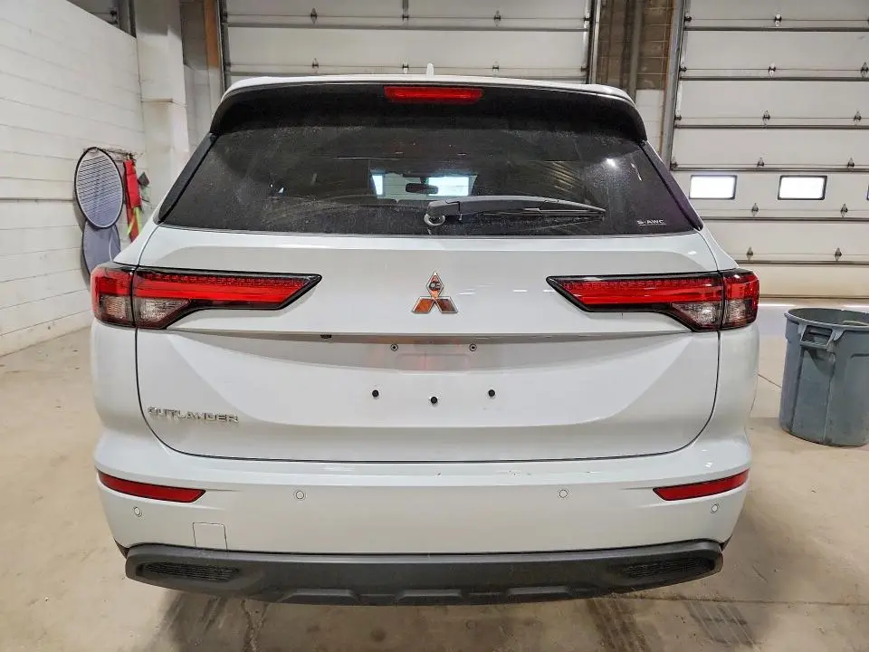 2024 MITSUBISHI OUTLANDER ES  