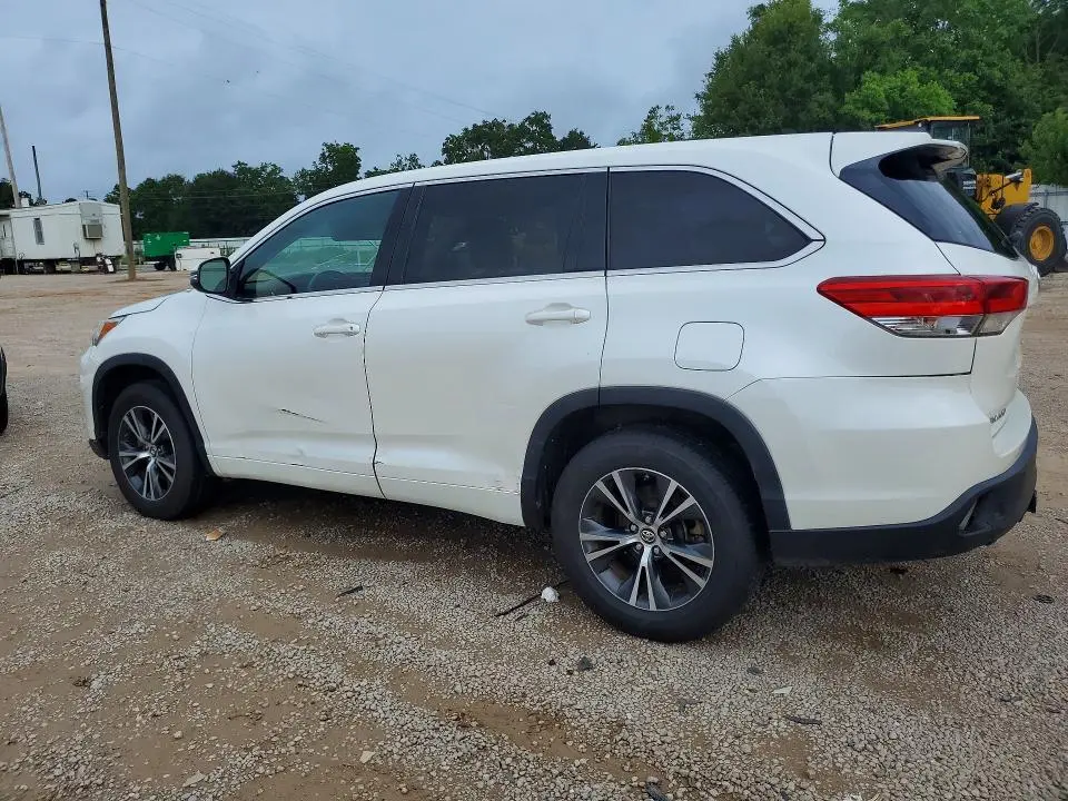 2017 TOYOTA HIGHLANDER LE  
