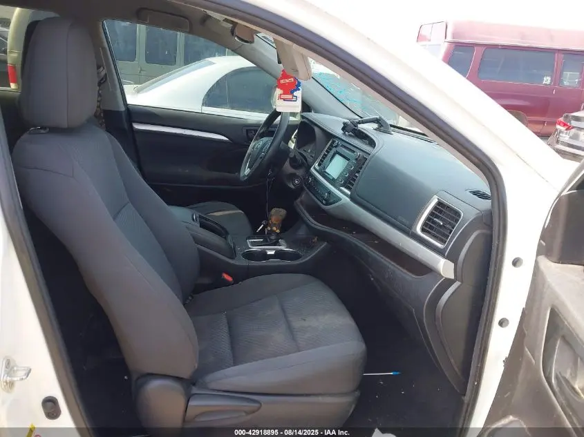 2019 TOYOTA HIGHLANDER LE