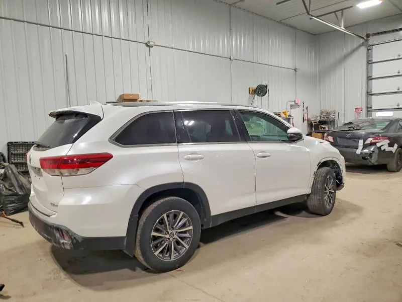 2019 TOYOTA HIGHLANDER SE  