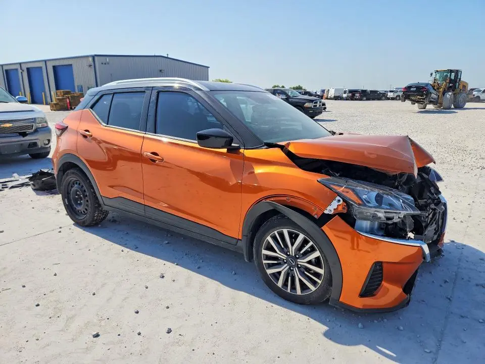 2024 NISSAN KICKS SV  