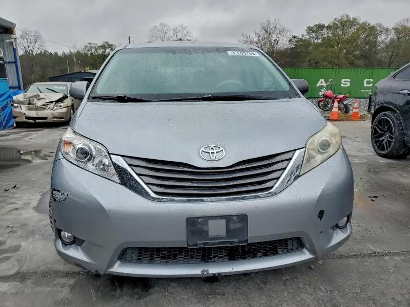 2011 TOYOTA SIENNA XLE  