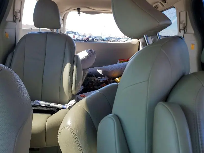 2011 TOYOTA SIENNA XLE 8-PASSENGER  