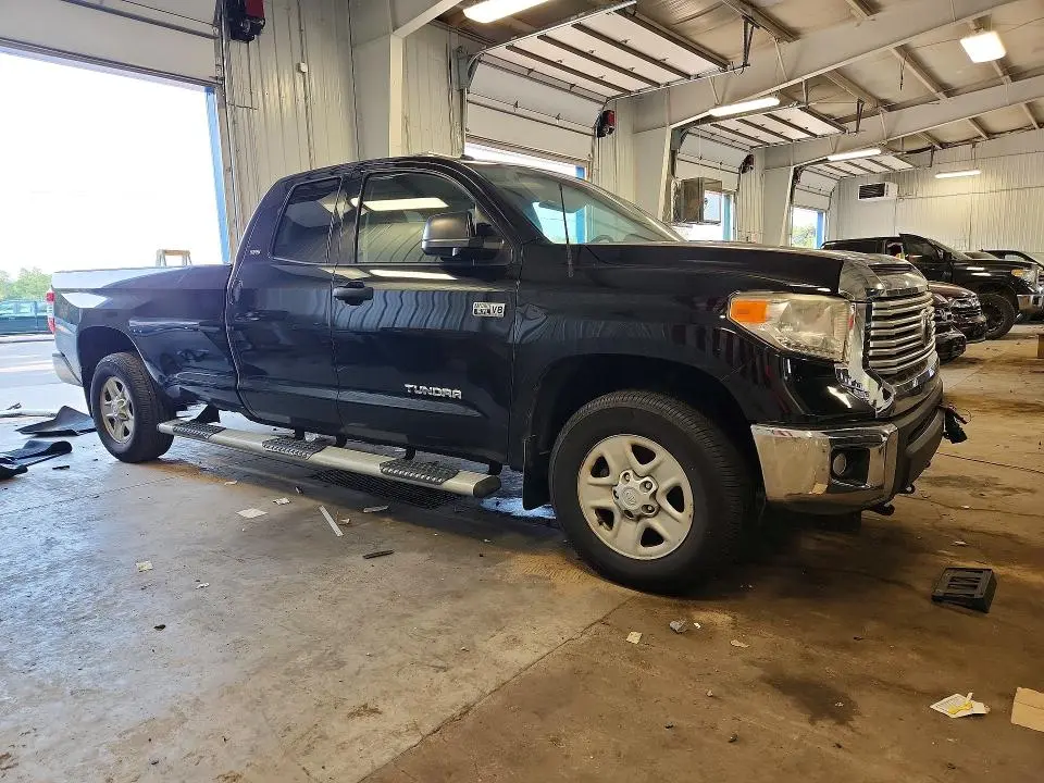 2017 TOYT TUNDRA SR5   