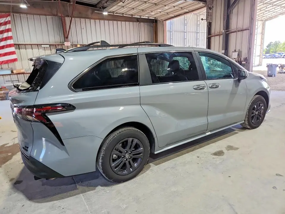 2024 TOYOTA SIENNA WOODLAND EDITION  