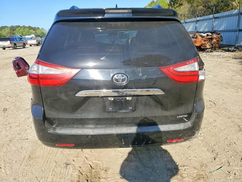 2015 TOYOTA SIENNA LIMITED PREMIUM 7-PASSENGER  