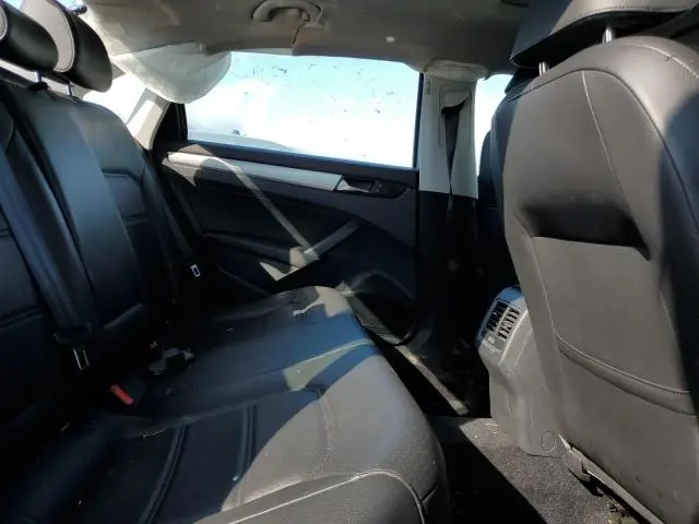 2013 VOLKSWAGEN PASSAT SE  