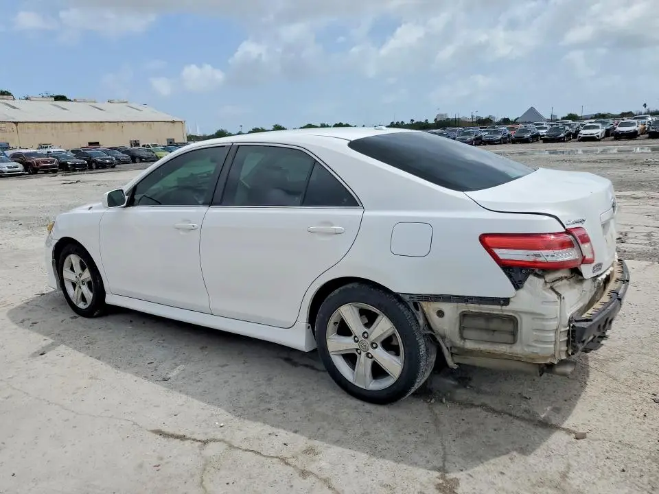 2011 TOYOTA CAMRY SE  