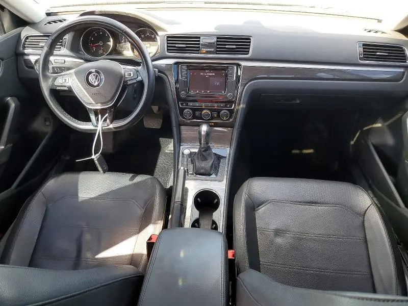 2018 VOLKSWAGEN PASSAT SE  