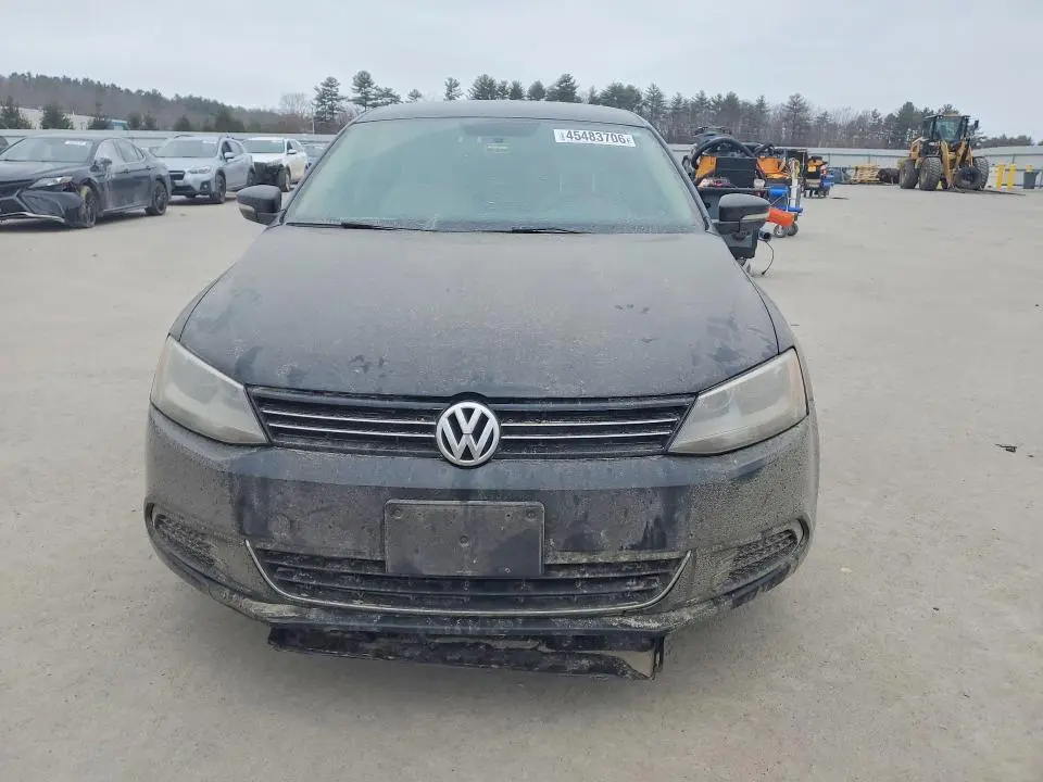 2013 VOLKSWAGEN JETTA SE  