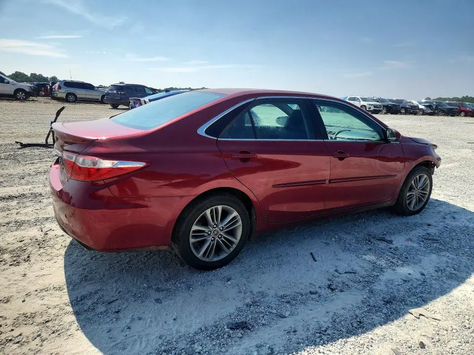2015 TOYOTA CAMRY SE  