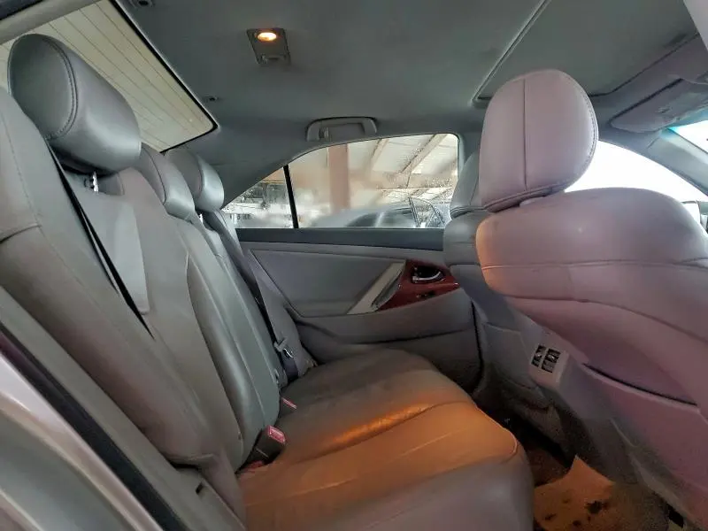 2011 TOYOTA CAMRY SE  