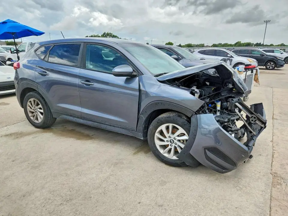 2017 HYUNDAI TUCSON SE  