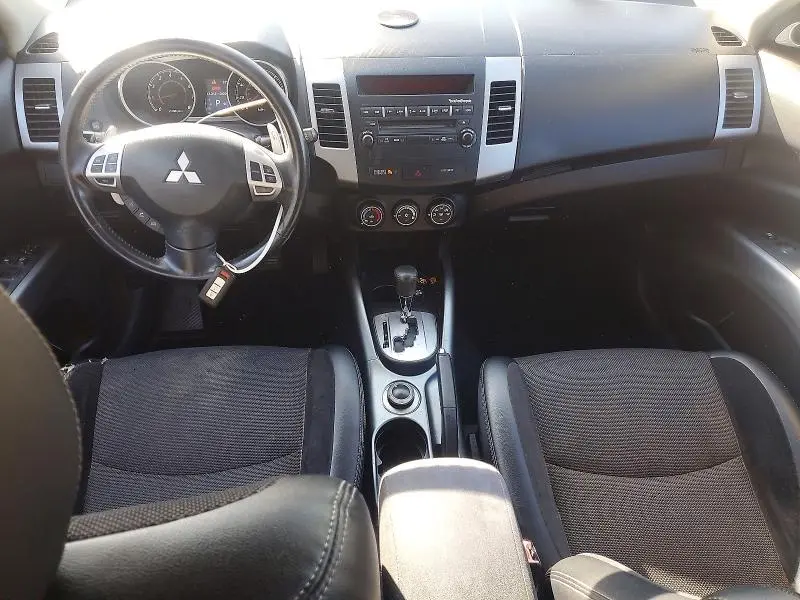 2010 MITSUBISHI OUTLANDER SE  