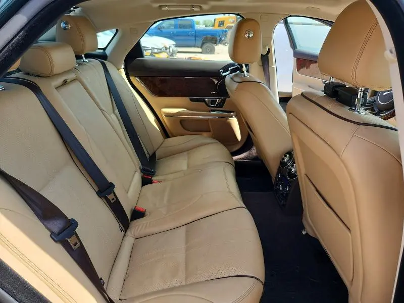 2019 JAGUAR XJ R - SPORT  