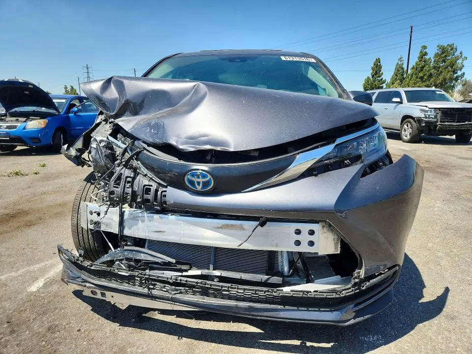2025 TOYOTA SIENNA XLE 7-PASSENGER  