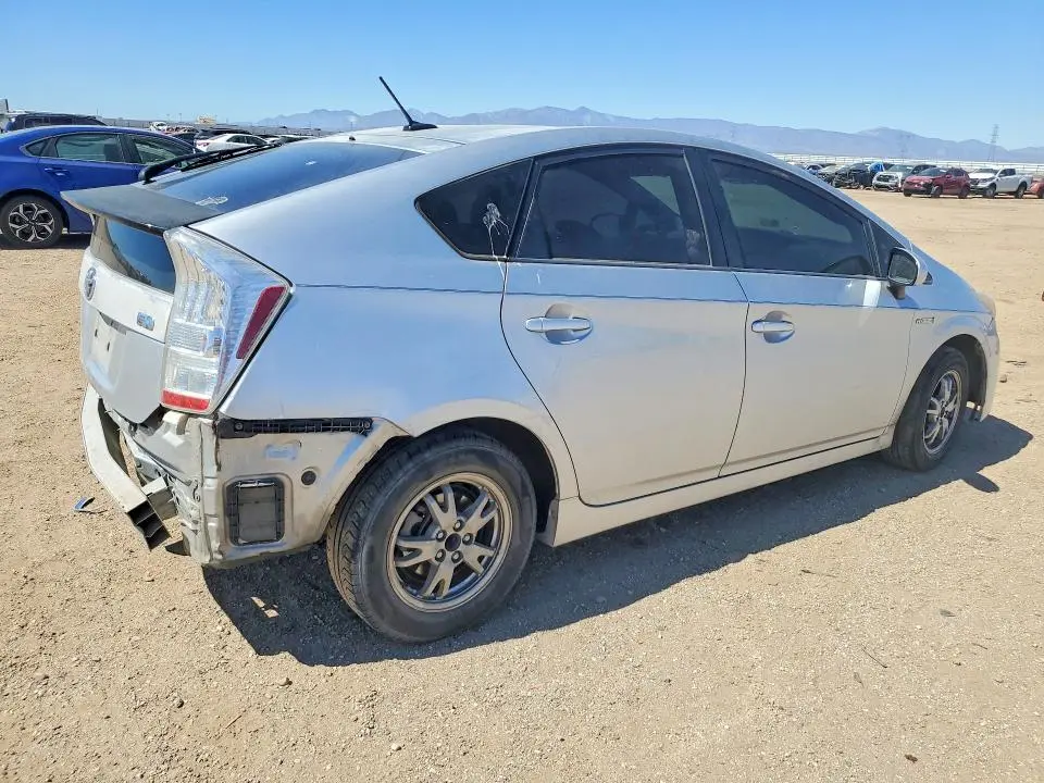 2010 TOYOTA PRIUS III  