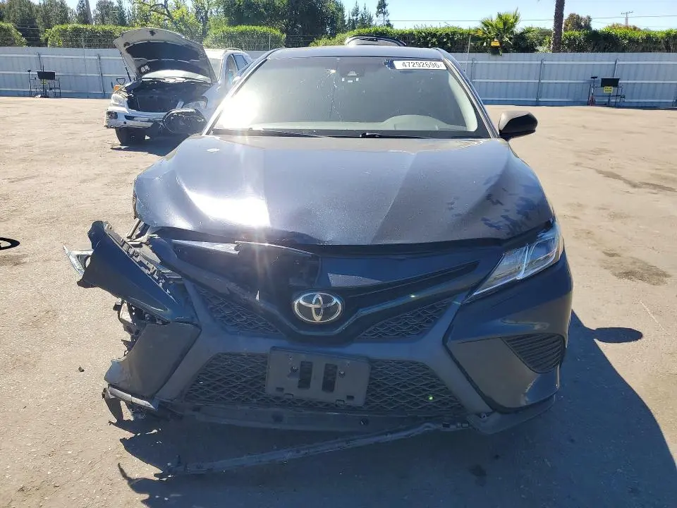2018 TOYOTA CAMRY SE  
