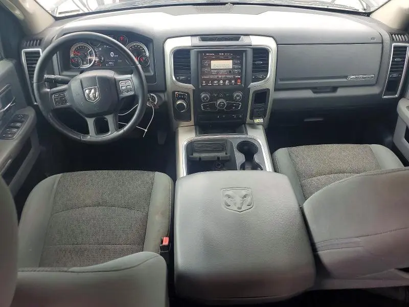 2016 RAM 1500 SLT  