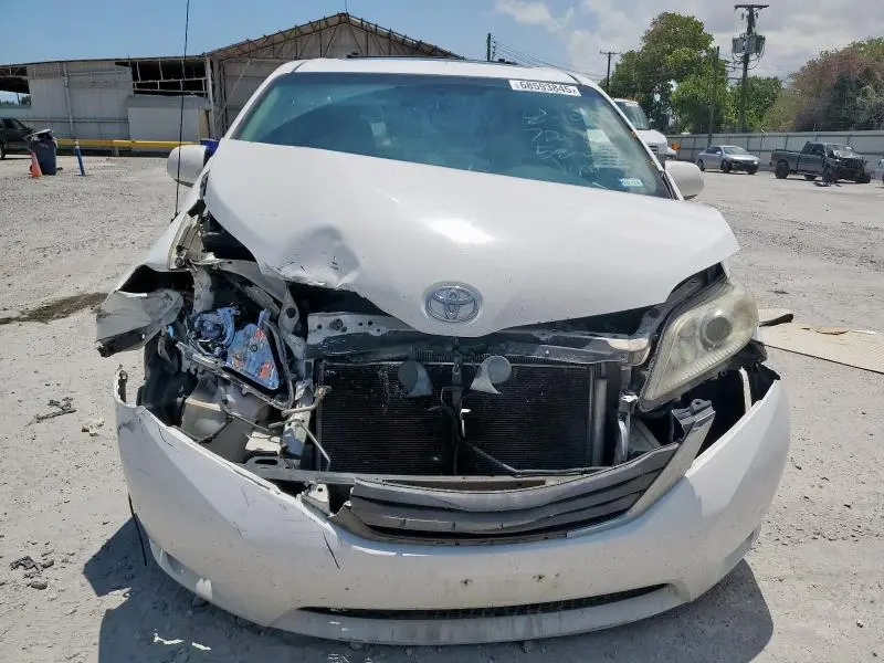 2012 TOYOTA SIENNA XLE  