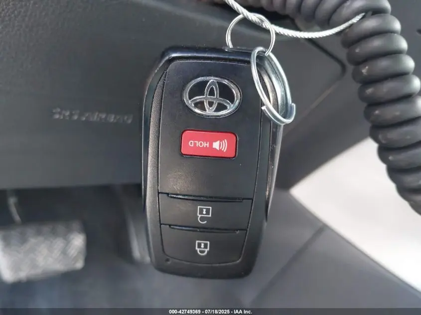2025 TOYOTA COROLLA CROSS LE