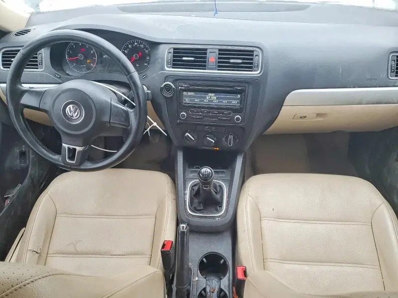 2013 VOLKSWAGEN JETTA SE  