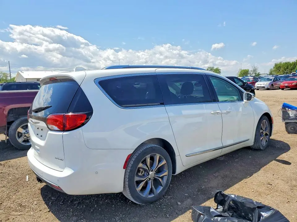 2017 CHRYSLER PACIFICA LIMITED  