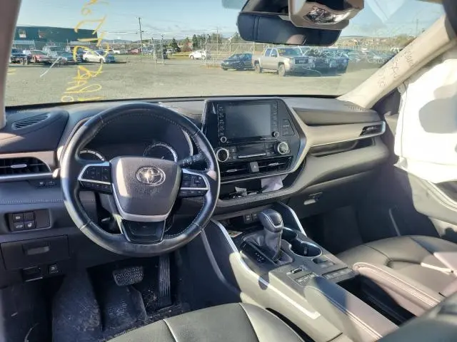 2022 TOYOTA HIGHLANDER XLE  