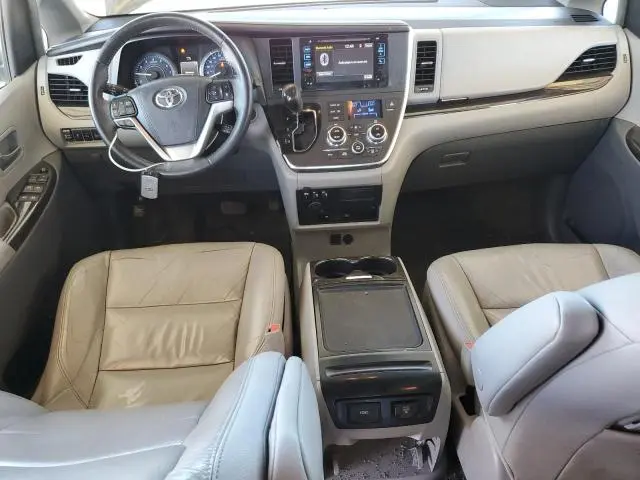 2017 TOYOTA SIENNA XLE  