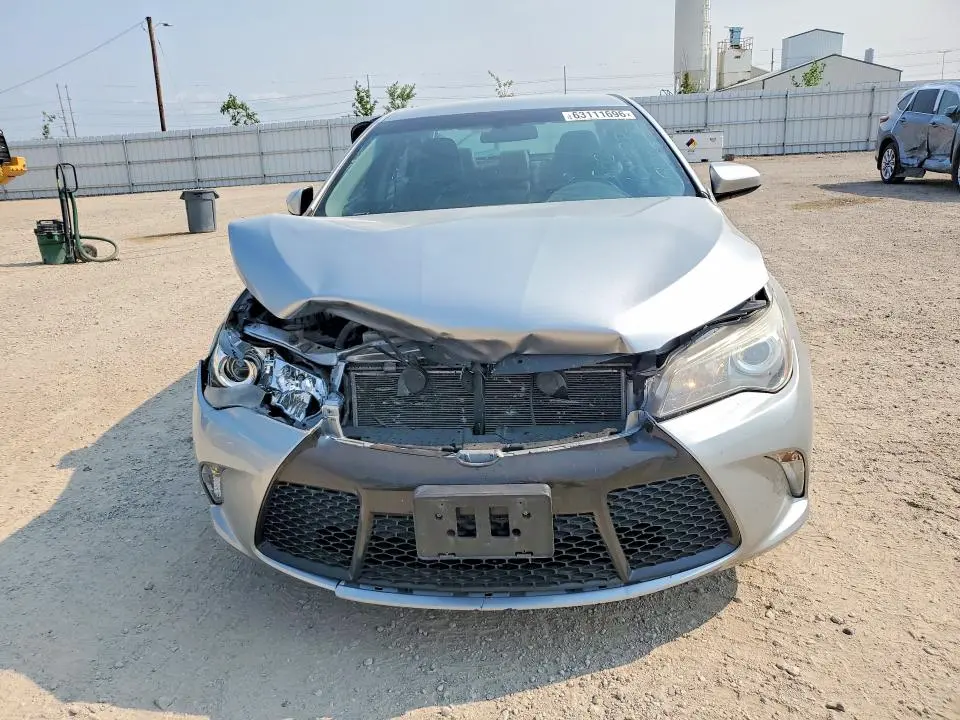 2016 TOYOTA CAMRY SE  
