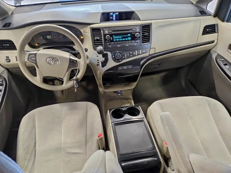 2013 TOYOTA SIENNA LE  