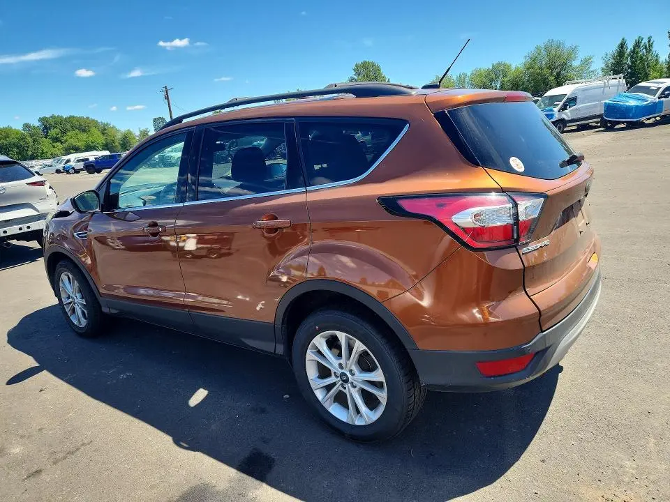 2017 FORD ESCAPE SE  