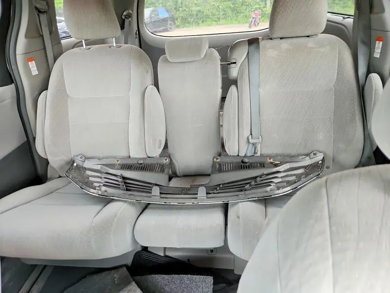 2016 TOYOTA SIENNA LE  