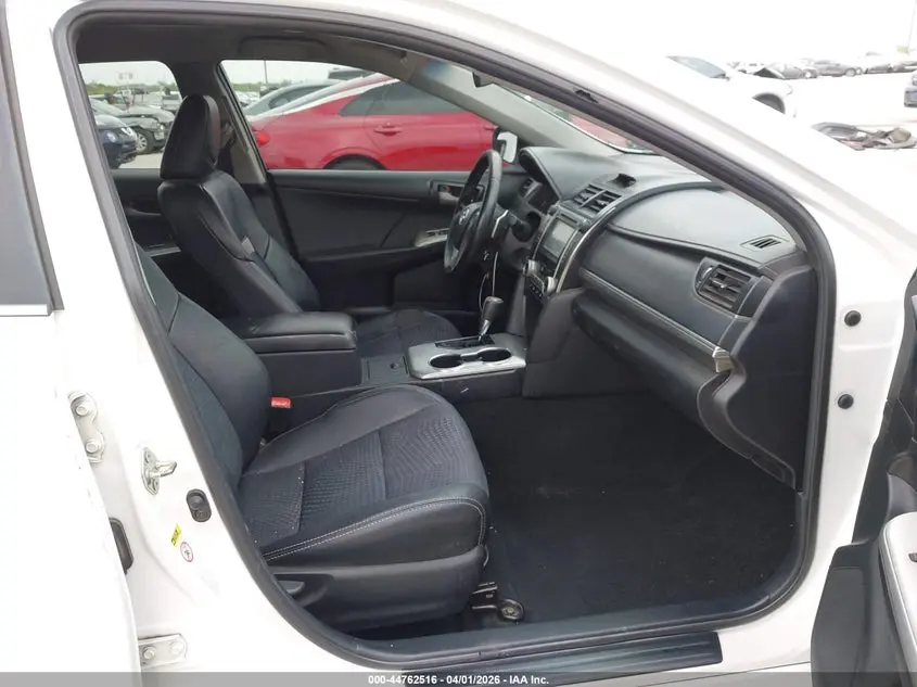 2014 TOYOTA CAMRY SE