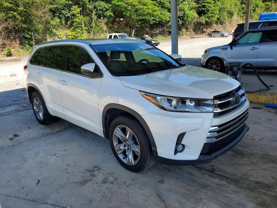 2017 TOYOTA HIGHLANDER LIMITED  