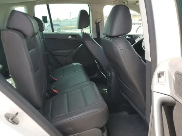 2010 VOLKSWAGEN TIGUAN   