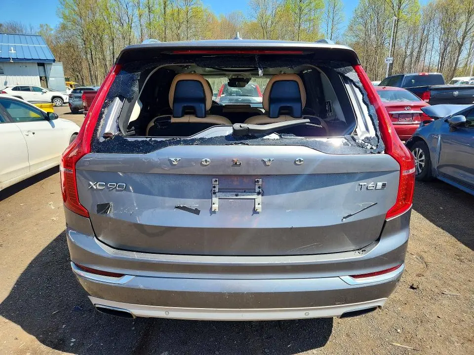 2016 VOLVO XC90 T6  