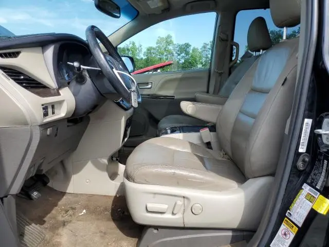 2016 TOYOTA SIENNA XLE  