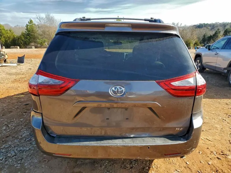 2015 TOYOTA SIENNA XLE  