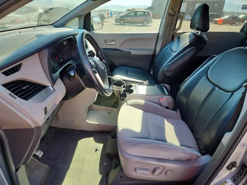 2015 TOYOTA SIENNA LE  