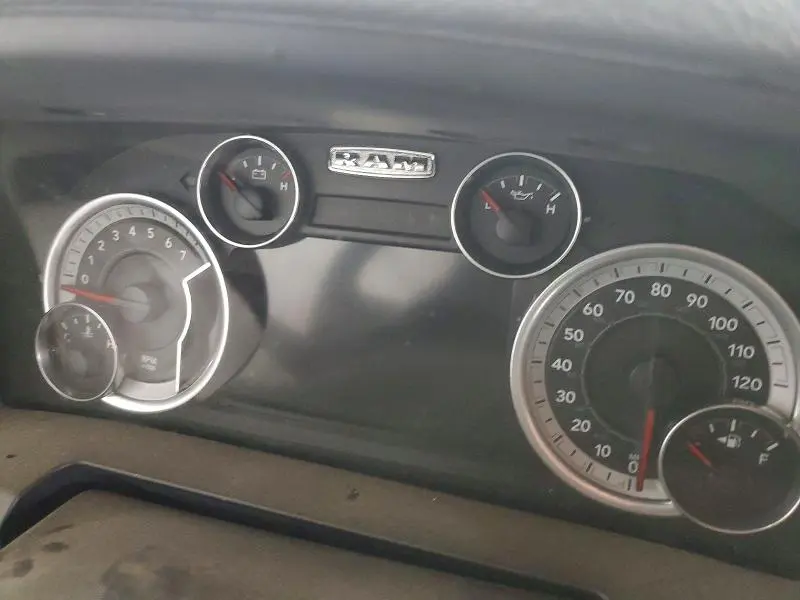 2016 RAM 1500 SLT  