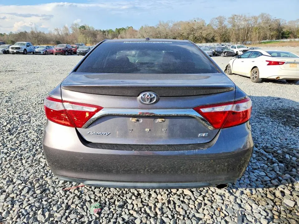 2017 TOYOTA CAMRY SE  